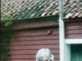 Oljebua. På bildet ser vi Bilten utenfor oljebua. Oljebua ble brukt til lager for smøreoljer, parafin, maling og andre brennbare væsker.