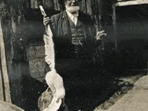 Georg Balchen Hess foran bua på Buskøy.