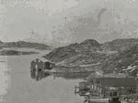 Buskøy før 1930 - naustet nederst til venstre.