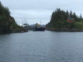 Bona Safir inn på Buskøyvågen