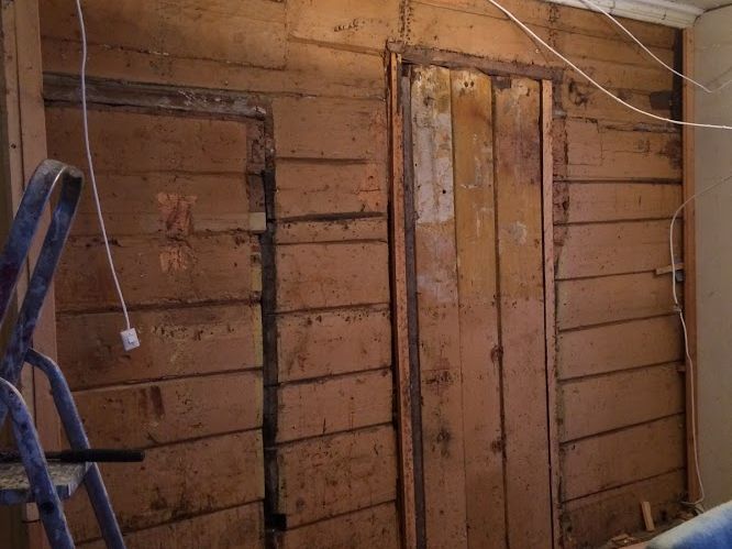 Tømmeret fra Herskapshuset fra Buschtida ble brukt om igjen i den nordre delen av sveitserhuset.