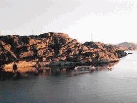 Laksoppdrettet til Buskøy Laks på Porlauvika.