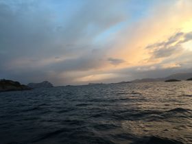 Hummerfisket foregår i vikene på nordsden og sørsiden rundt Buskøy.