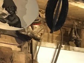 Omvisning og servering i gårdsmuseet.